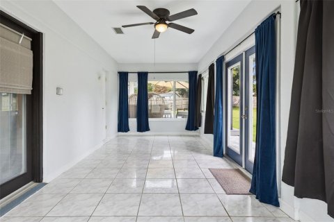 House in Winter Park, Florida 4 bedrooms, 236.99 sq.m. № 2408478 - photo 10