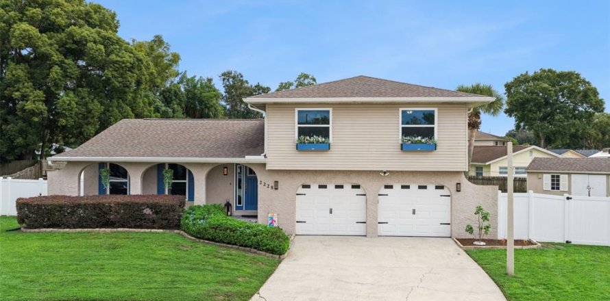 House in Winter Park, Florida 4 bedrooms, 236.99 sq.m. № 2408478