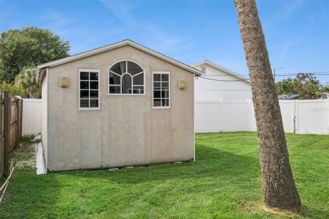 House in Winter Park, Florida 4 bedrooms, 236.99 sq.m. № 2408478 - photo 25