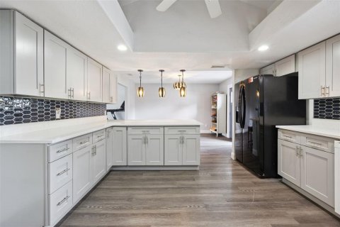 House in Winter Park, Florida 4 bedrooms, 236.99 sq.m. № 2408478 - photo 7