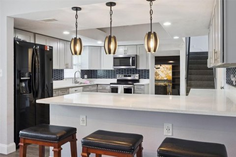 House in Winter Park, Florida 4 bedrooms, 236.99 sq.m. № 2408478 - photo 6
