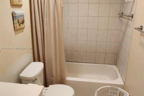 Condominio en alquiler en Sunny Isles Beach, Florida, 2 dormitorios, 81.01 m2 № 2073647 - foto 8