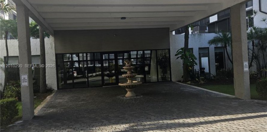 Condominio en Sunny Isles Beach, Florida, 2 dormitorios  № 2073647