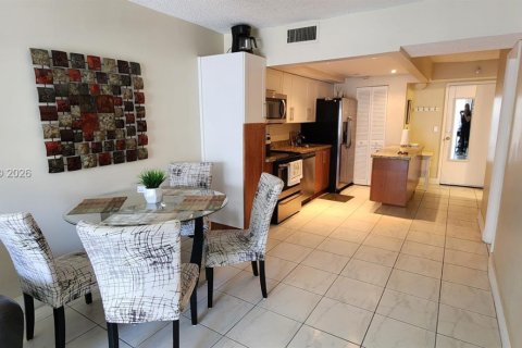 Condominio en alquiler en Sunny Isles Beach, Florida, 2 dormitorios, 81.01 m2 № 2073647 - foto 3