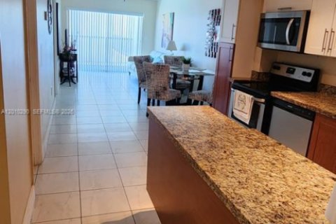 Condominio en alquiler en Sunny Isles Beach, Florida, 2 dormitorios, 81.01 m2 № 2073647 - foto 7
