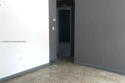 Propiedad comercial en venta en Miami, Florida, 192.96 m2 № 1891225 - foto 14