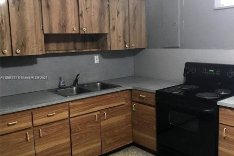 Propiedad comercial en venta en Miami, Florida, 192.96 m2 № 1891225 - foto 12