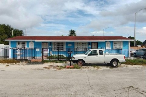 Propiedad comercial en venta en Miami, Florida, 192.96 m2 № 1891225 - foto 3