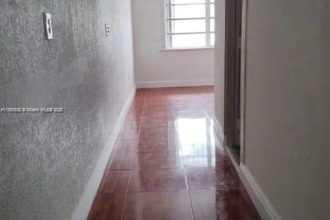 Propiedad comercial en venta en Miami, Florida, 192.96 m2 № 1891225 - foto 7