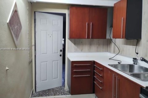 Propiedad comercial en venta en Miami, Florida, 192.96 m2 № 1891225 - foto 4