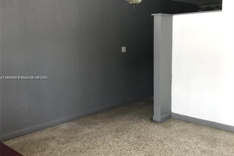 Propiedad comercial en venta en Miami, Florida, 192.96 m2 № 1891225 - foto 15