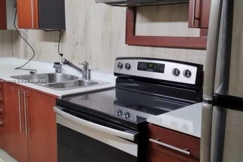 Propiedad comercial en venta en Miami, Florida, 192.96 m2 № 1891225 - foto 5