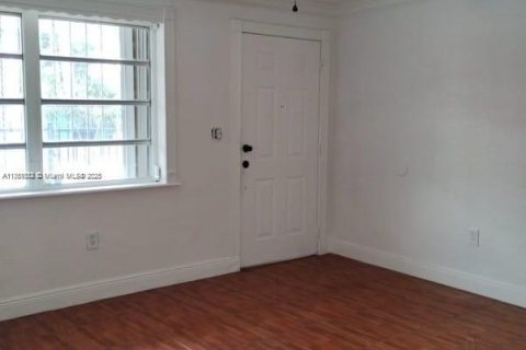 Propiedad comercial en venta en Miami, Florida, 192.96 m2 № 1891225 - foto 9