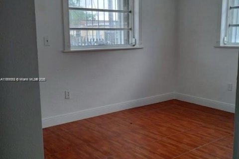 Propiedad comercial en venta en Miami, Florida, 192.96 m2 № 1891225 - foto 8