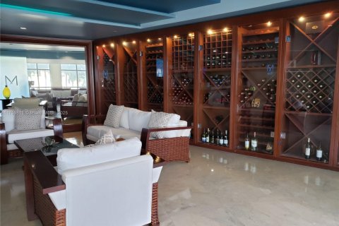 Condo in Sunny Isles Beach, Florida, 1 bedroom  № 1939895 - photo 15