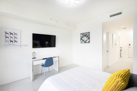 Condo in Doral, Florida, 2 bedrooms  № 1959560 - photo 12