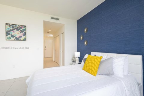 Condo in Doral, Florida, 2 bedrooms  № 1959560 - photo 11