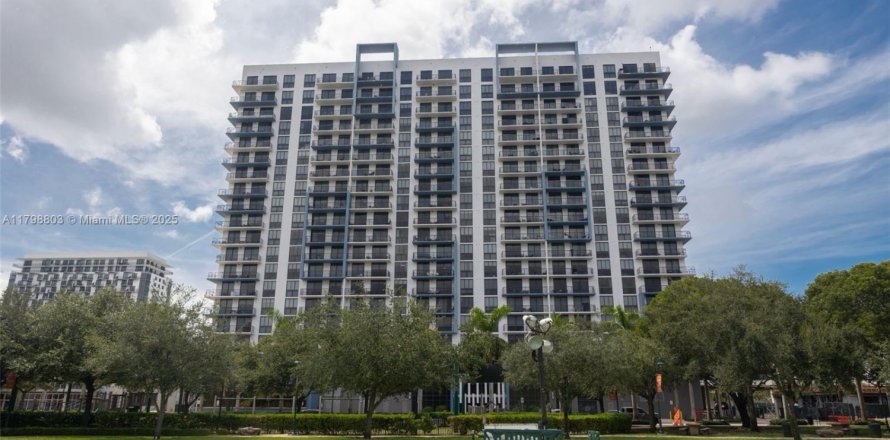 Condo in Doral, Florida, 2 bedrooms  № 1959560