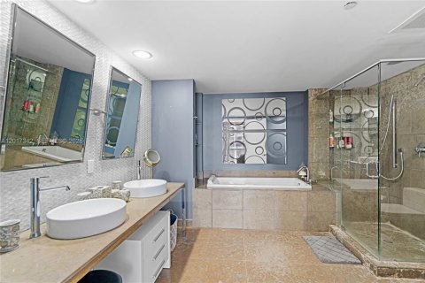 Condominio en alquiler en Miami, Florida, 2 dormitorios, 139.35 m2 № 2085637 - foto 21