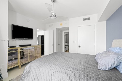 Condominio en alquiler en Miami, Florida, 2 dormitorios, 139.35 m2 № 2085637 - foto 17