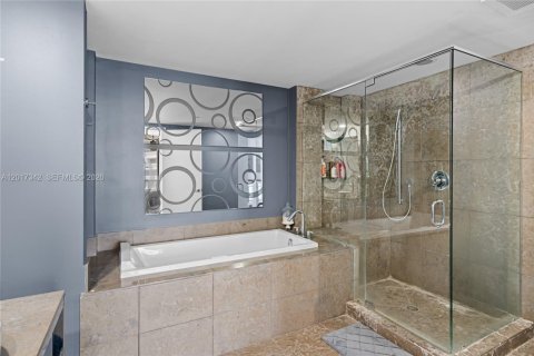 Condominio en alquiler en Miami, Florida, 2 dormitorios, 139.35 m2 № 2085637 - foto 25