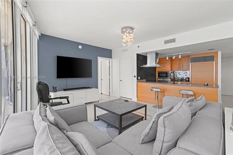 Condominio en alquiler en Miami, Florida, 2 dormitorios, 139.35 m2 № 2085637 - foto 13