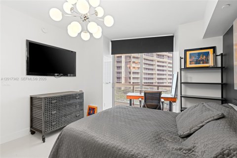 Condominio en alquiler en Miami, Florida, 2 dormitorios, 139.35 m2 № 2085637 - foto 30