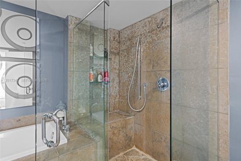 Condominio en alquiler en Miami, Florida, 2 dormitorios, 139.35 m2 № 2085637 - foto 23