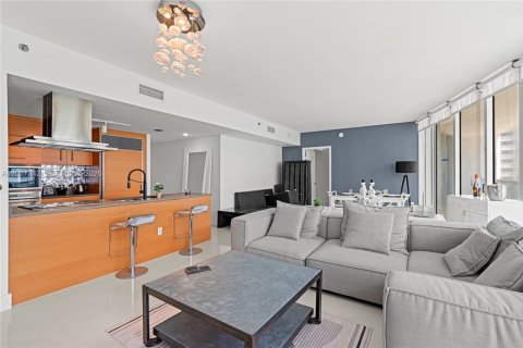 Condominio en alquiler en Miami, Florida, 2 dormitorios, 139.35 m2 № 2085637 - foto 6