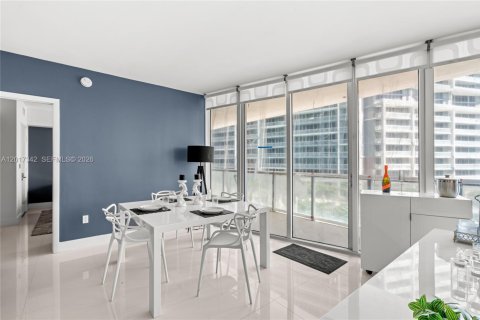 Condominio en alquiler en Miami, Florida, 2 dormitorios, 139.35 m2 № 2085637 - foto 15