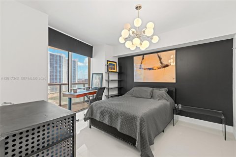 Condominio en alquiler en Miami, Florida, 2 dormitorios, 139.35 m2 № 2085637 - foto 29