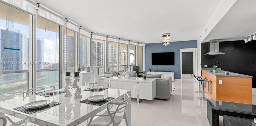 Condominio en Miami, Florida, 2 dormitorios  № 2085637