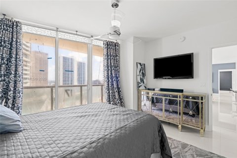 Condominio en alquiler en Miami, Florida, 2 dormitorios, 139.35 m2 № 2085637 - foto 16