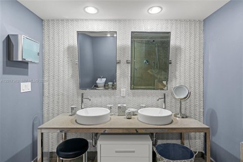 Condominio en alquiler en Miami, Florida, 2 dormitorios, 139.35 m2 № 2085637 - foto 22