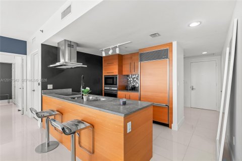 Condominio en alquiler en Miami, Florida, 2 dormitorios, 139.35 m2 № 2085637 - foto 2
