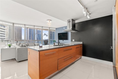 Condominio en alquiler en Miami, Florida, 2 dormitorios, 139.35 m2 № 2085637 - foto 4