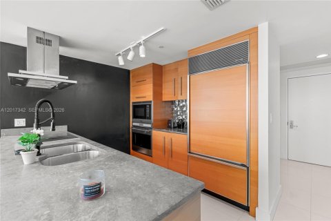 Condominio en alquiler en Miami, Florida, 2 dormitorios, 139.35 m2 № 2085637 - foto 7