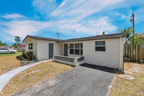 Casa en venta en Lauderhill, Florida, 3 dormitorios, 131.55 m2 № 1865304 - foto 4