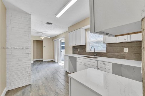 Casa en venta en Lauderhill, Florida, 3 dormitorios, 131.55 m2 № 1865304 - foto 11