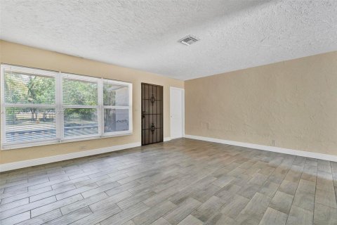 Casa en venta en Lauderhill, Florida, 3 dormitorios, 131.55 m2 № 1865304 - foto 5