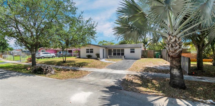 Casa en Lauderhill, Florida 3 dormitorios, 131.55 m2 № 1865304