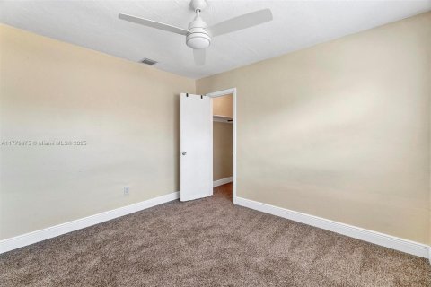 Casa en venta en Lauderhill, Florida, 3 dormitorios, 131.55 m2 № 1865304 - foto 19