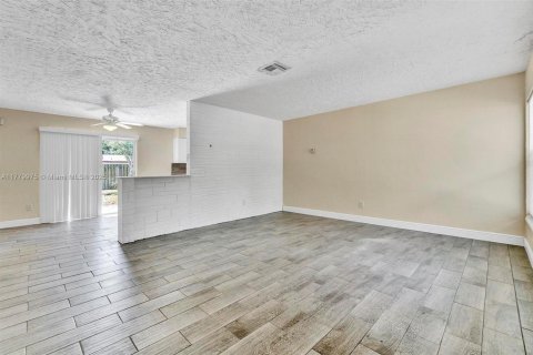 Casa en venta en Lauderhill, Florida, 3 dormitorios, 131.55 m2 № 1865304 - foto 7