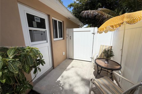Propiedad comercial en North Miami, Florida № 2087253