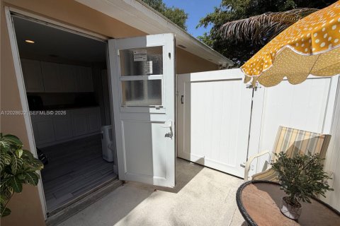 Propiedad comercial en alquiler en North Miami, Florida № 2087253 - foto 4