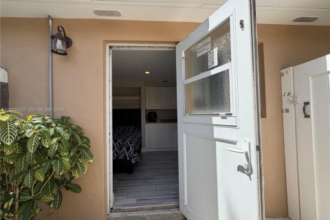 Propiedad comercial en alquiler en North Miami, Florida № 2087253 - foto 3