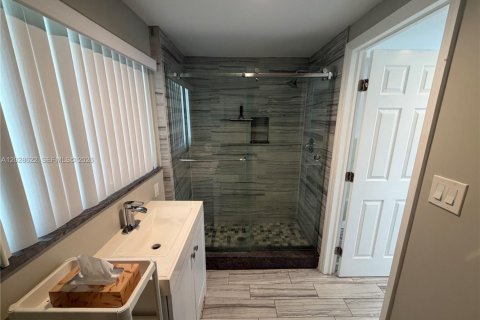 Propiedad comercial en alquiler en North Miami, Florida № 2087253 - foto 11