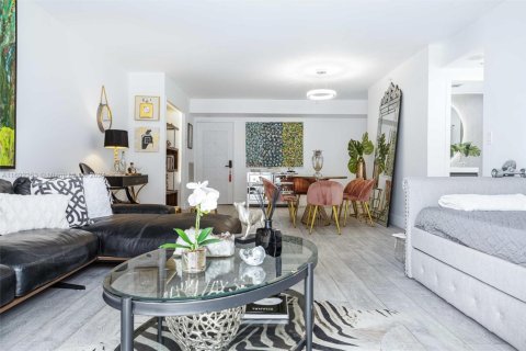 Снять в аренду кондоминиум в Серфсайд, Флорида 1 спальня, 84.08м2, № 1862226 - фото 13