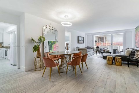 Снять в аренду кондоминиум в Серфсайд, Флорида 1 спальня, 84.08м2, № 1862226 - фото 10