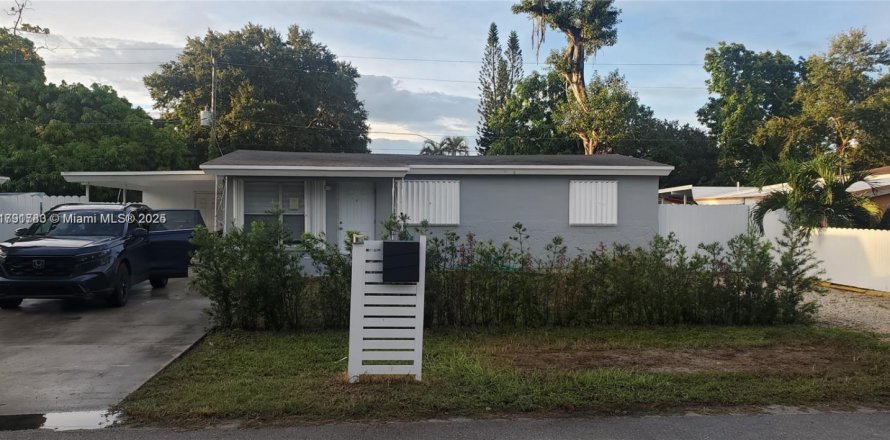 Casa en Hollywood, Florida 3 dormitorios, 83.61 m2 № 1958975